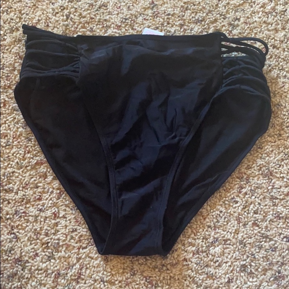 Full cover swimsuit bottoms. Only worn once!
